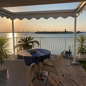 oasis-golden-lagoon-chalet.hotelinveneto.com/